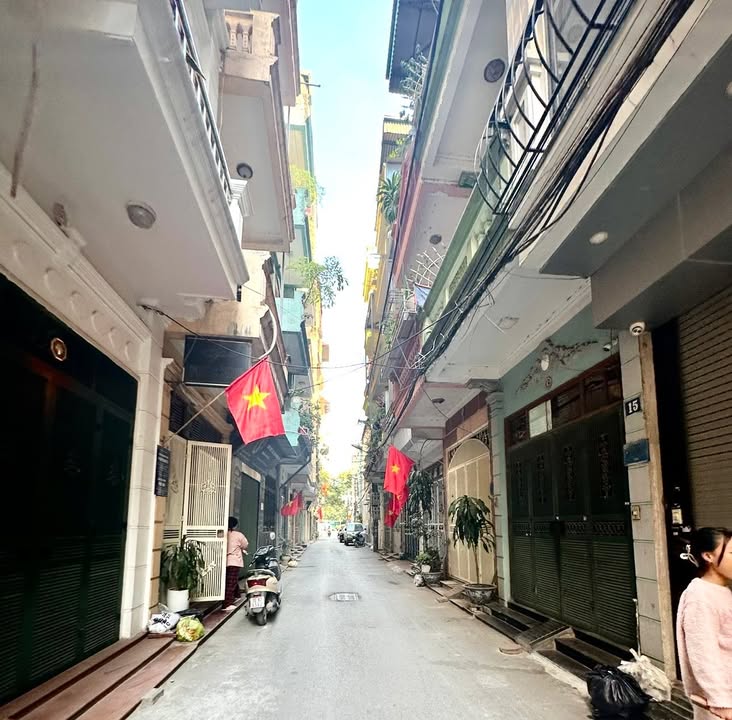 Nhà phố Vũ Tông Phan, 40m², 11 tỷ - Kinh doanh sầm uất, nội thất đầy đủ!