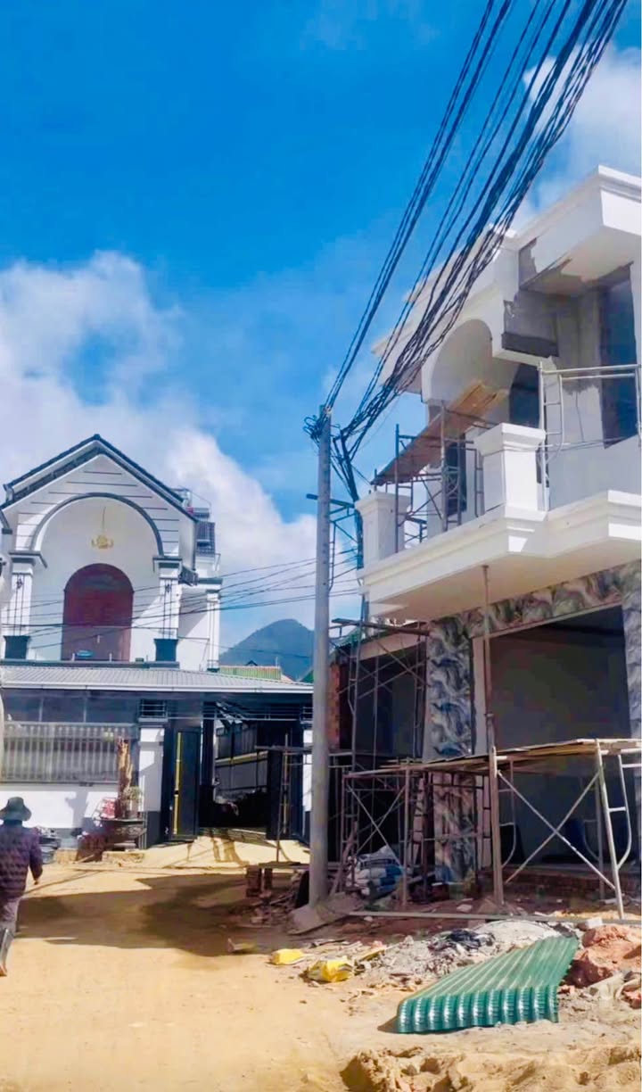 Nhà riêng Phường 7, Đà Lạt 117m² giá 3.5 tỷ - Đang hoàn thiện, lô góc 2 mặt tiền!