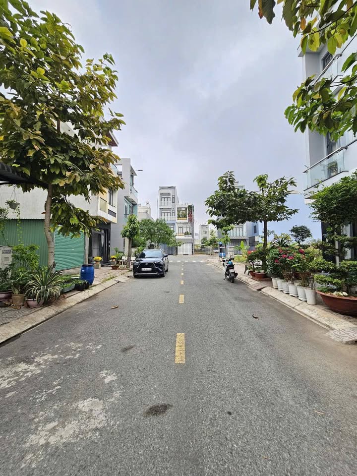 Nhà phố 1 trệt 2 lầu KDC Phú Hồng Thịnh 9, Dĩ An 60m² giá 5.8 tỷ - Sổ hồng hoàn công!