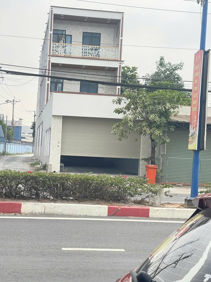 Nhà mặt tiền đường DT747, xã Bình Mỹ 390m² giá 10.5 tỷ - Đầu tư sinh lời ngay!