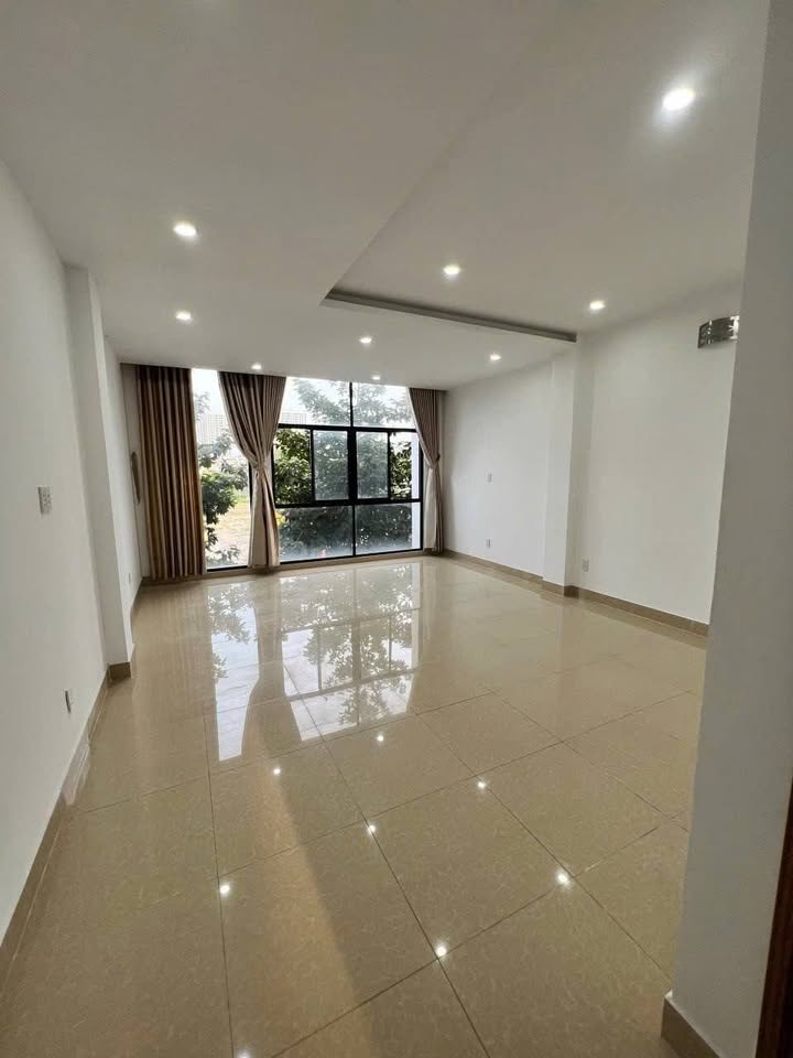 Cho thuê townhouse Phú Mỹ 5 phòng ngủ 22 triệu - Phù hợp làm văn phòng và ở