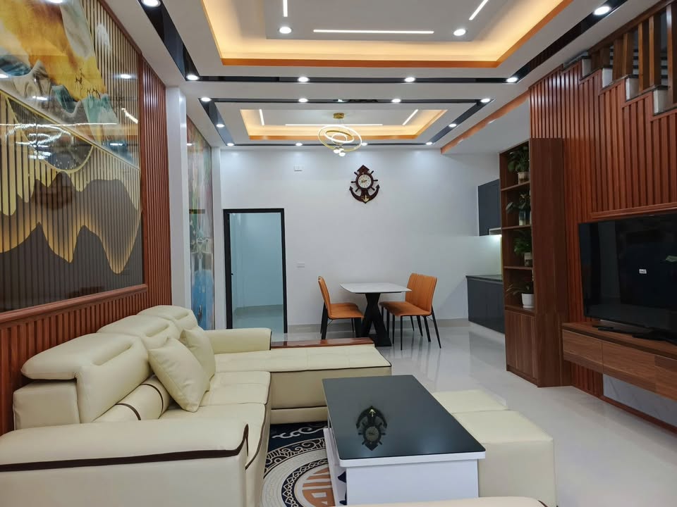 Nhà riêng Phường Bích Đào, Ninh Bình 83m² giá 4 tỷ - Ô tô đỗ sân, 4 phòng ngủ!