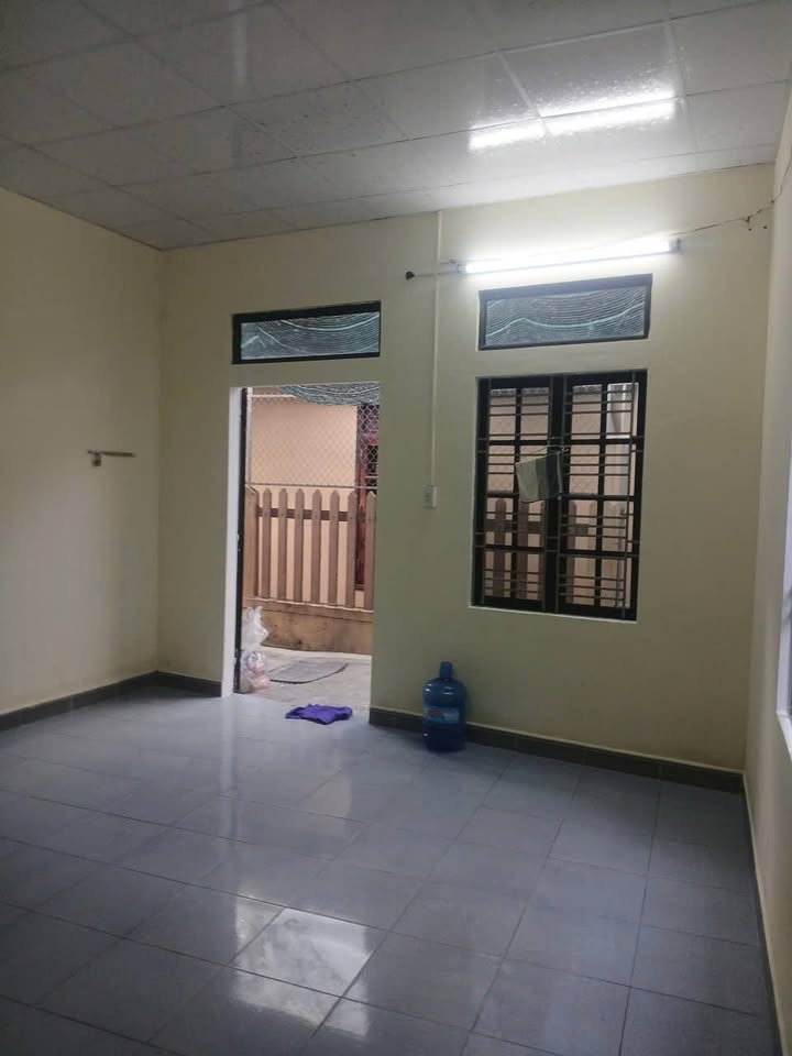 Nhà cho thuê kiệt xe máy Điện Biên Phủ, 1 phòng ngủ, giá 2.5 triệu - Nhà mới sơn lại, sẵn sàng cho thuê!