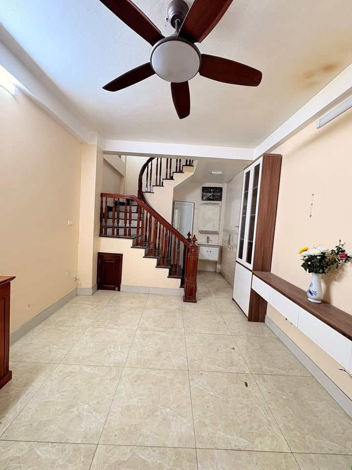 Nhà mặt ngõ Nam Dư, Lĩnh Nam 30m² giá 8.6 tỷ - Kinh doanh thuận lợi!