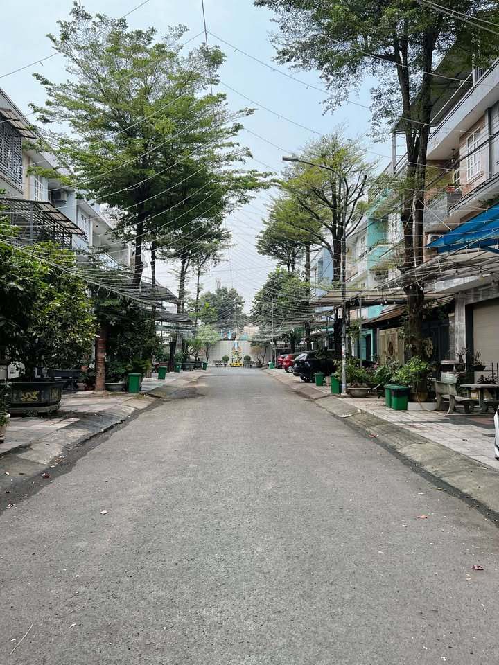 Nhà 3 Lầu 1 Trệt KP9 Tân Biên, Biên Hòa 320m² giá 3.95 tỷ - An ninh cao, gần siêu thị!