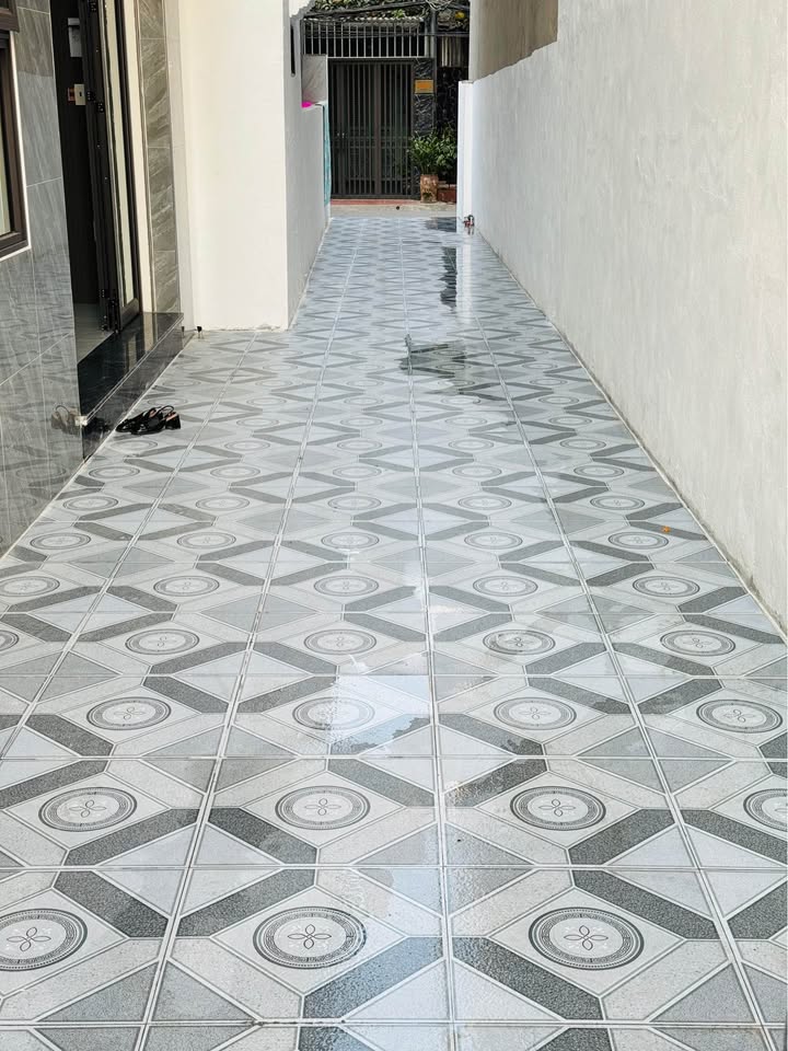 Nhà 4 tầng mặt đường Thiên Lôi 95m² giá 4.75 tỷ - Không gian sống lý tưởng!