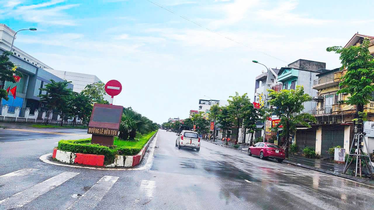 Nhà 3 tầng Lê Hữu Tựu, Đông Anh 80m² - Thiết kế hiện đại, thang máy sẵn sàng!