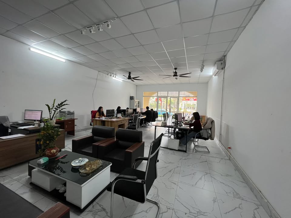 Shophouse Nam An Khánh 188m² giá 17 triệu - Hoàn thiện làm văn phòng!