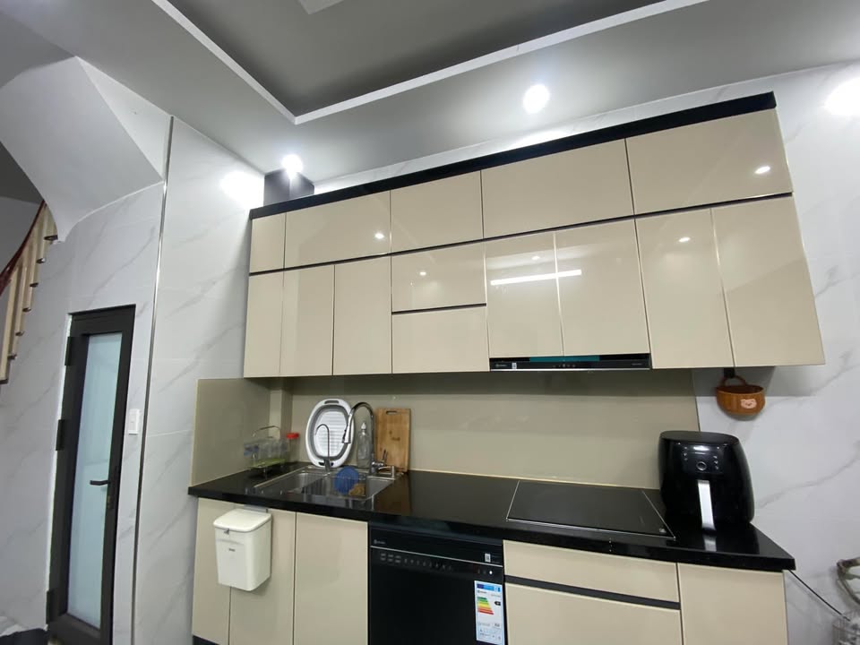 Nhà phố Kim Mã 30m² giá Thỏa thuận - Chính chủ bán, vị trí trung tâm!