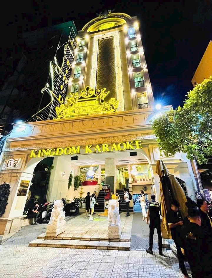 Bán nhà hàng Karaoke Bến Nghé Quận 1 129m² giá 85 tỷ - Dòng tiền cực cao!