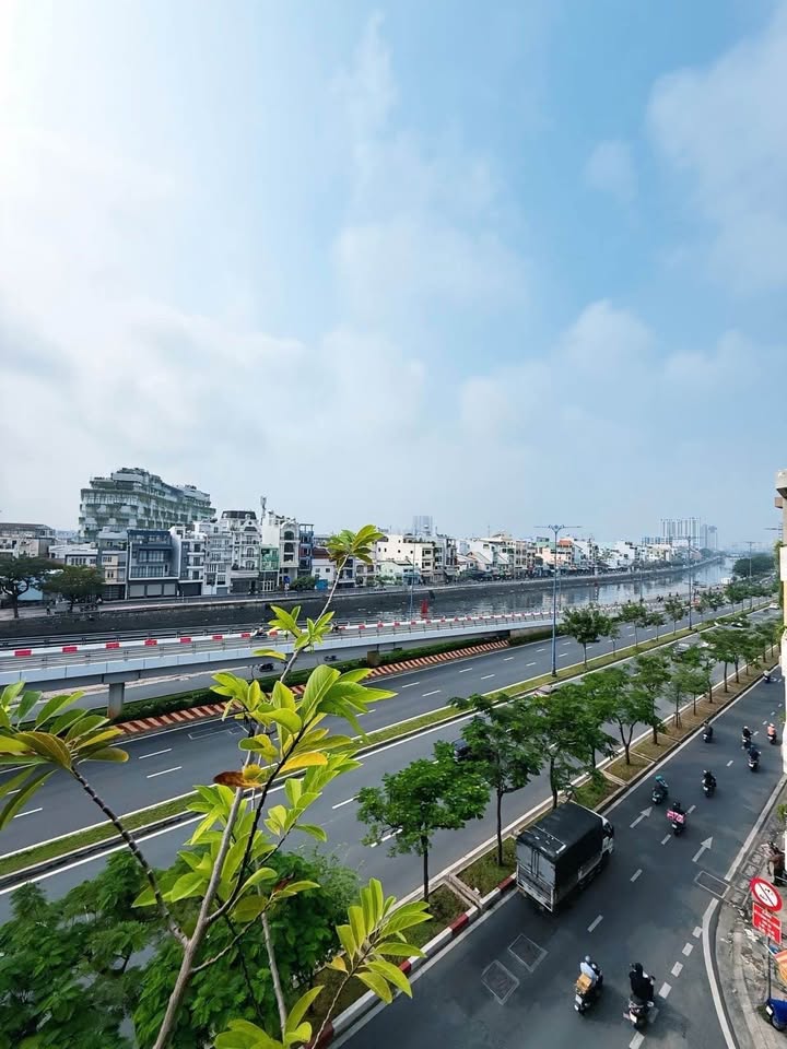 FrontHouse 2 mặt tiền Võ Văn Kiệt, Quận 5, 60m² giá 16.2 tỷ - Cơ hội đầu tư sinh lời!