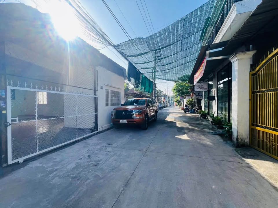 Nhà góc 3 mặt tiền, Phường Trảng Dài, 90m² giá 3.19 tỷ - Kinh doanh tốt, sổ hồng riêng!