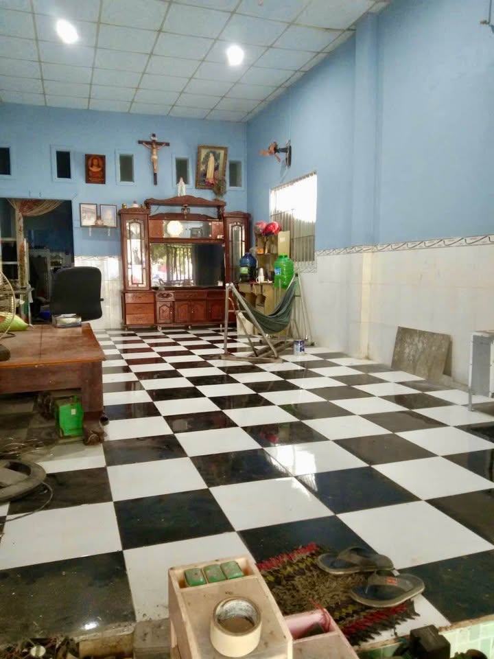 Nhà bán Hòn Đất, Kiên Giang 90m² - Đối diện công viên, vị trí đắc địa!