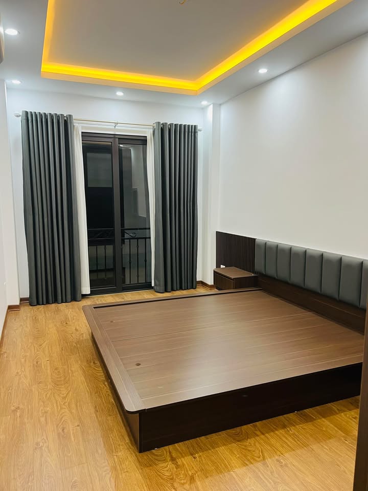 Nhà riêng 4 tầng ngõ 297 Đền Lừ, 200m² giá 8.2 tỷ - Chính chủ bán gấp!