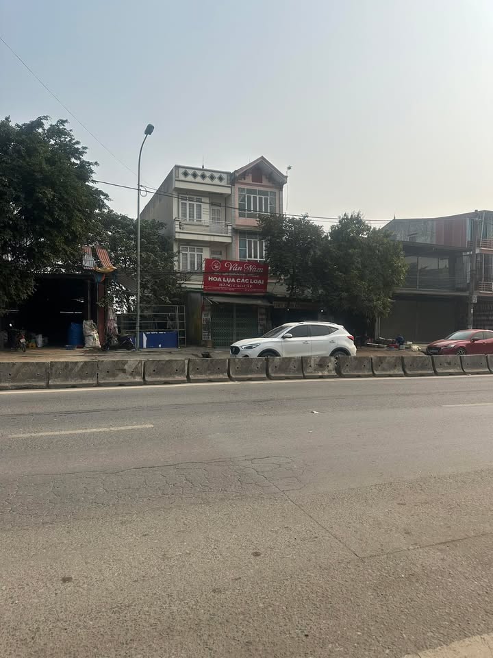 Nhà mặt tiền La Thành, Sơn Tây, 100m² - Kinh doanh ngay hoặc ở luôn!