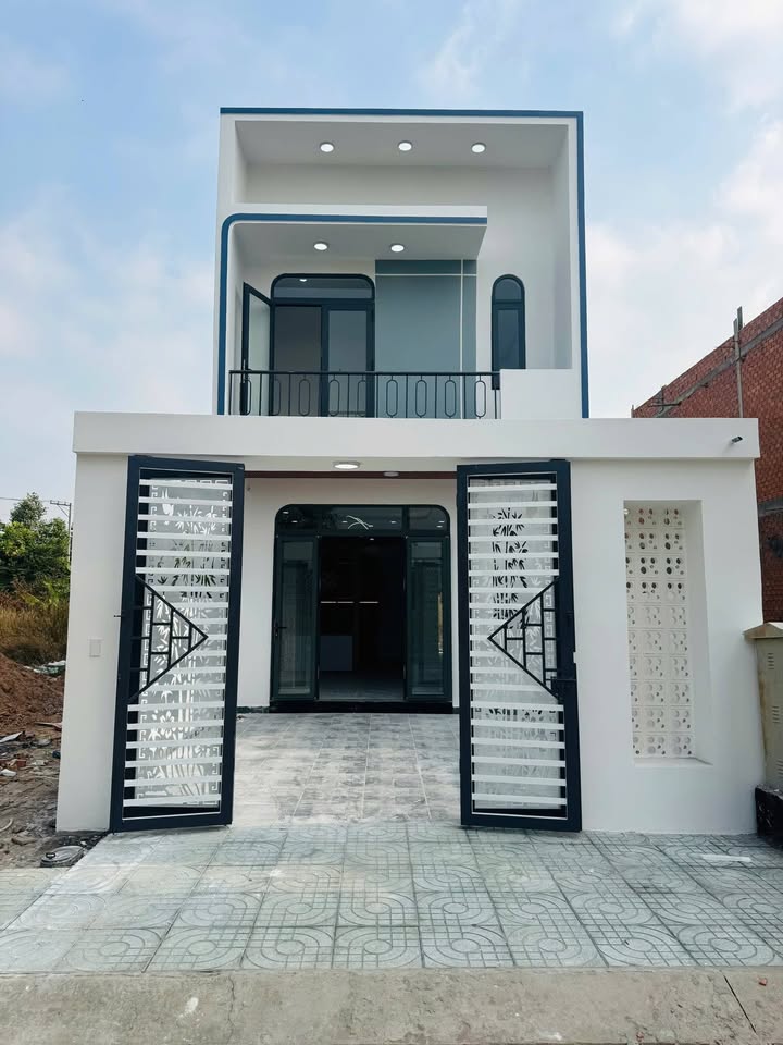 Nhà Phát Hưng 2G, Bến Cát 100m² giá 2.48 tỷ - Sẵn sàng vào ở!