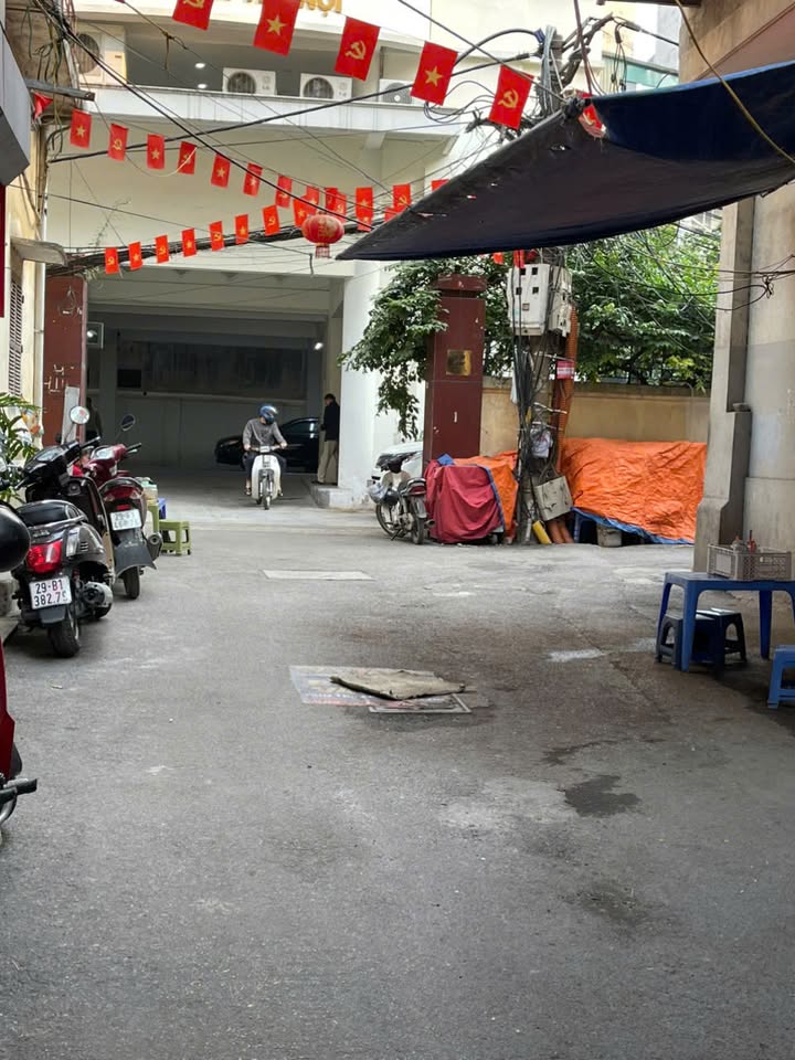 Bán Toà Nhà 71 Lạc Long Quân, 80m², 28.5 tỷ - Đầu Tư Sinh Lời Ngay!