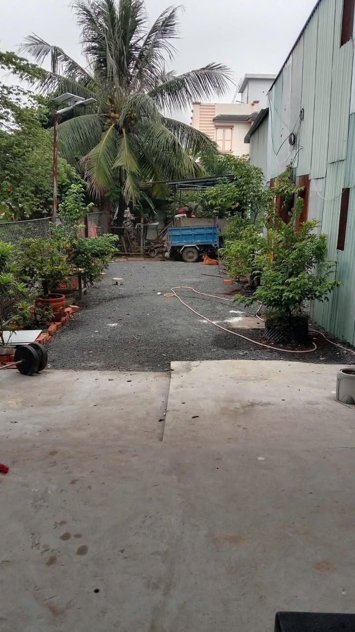 Nhà 1 trệt 1 lửng mới 100% tại Xã Hưng Long, 150m² giá 2.15 tỷ - Ngay khu dân cư hiện hữu!