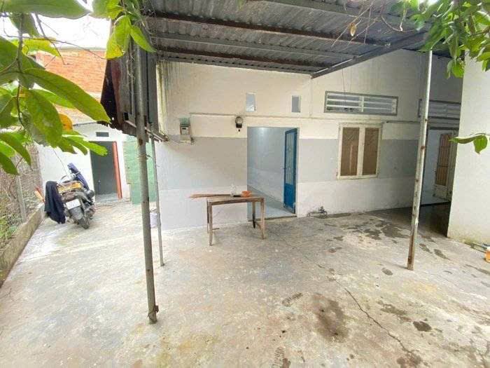 Nhà 2 tầng Đinh Đức Thiện 120m² giá 2.4 tỷ - Sát mặt tiền, tiện ích đầy đủ!