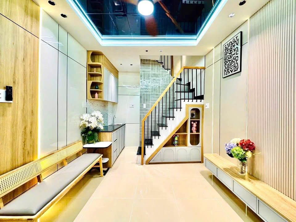 Nhà 3 Tầng 3PN Hẻm 3m Nguyễn Văn Công 45m² giá 3.28 tỷ - Sổ hồng riêng!