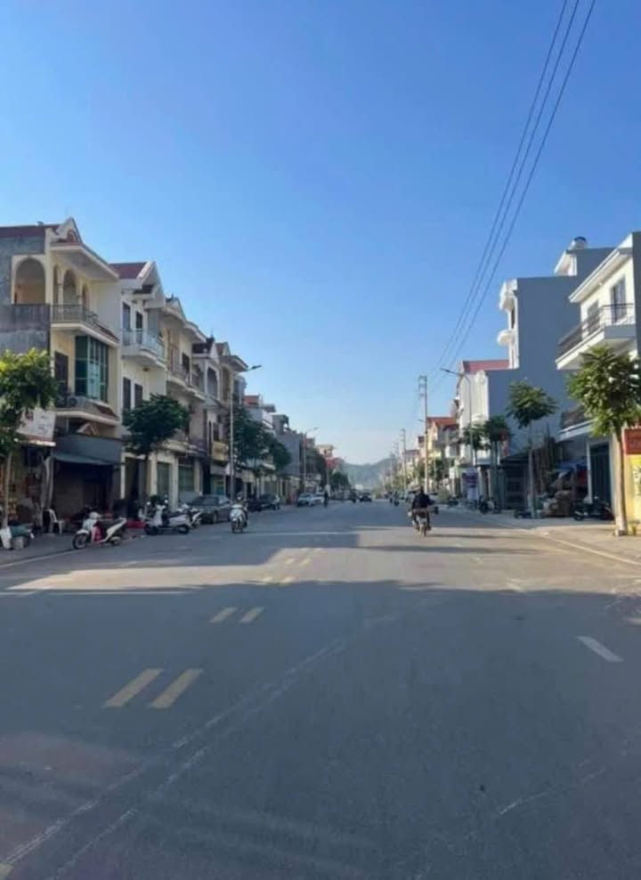 Nhà mặt đường Bà Triệu mới, TP Lạng Sơn 100,5m² - Kinh doanh thuận lợi, vị trí vàng!