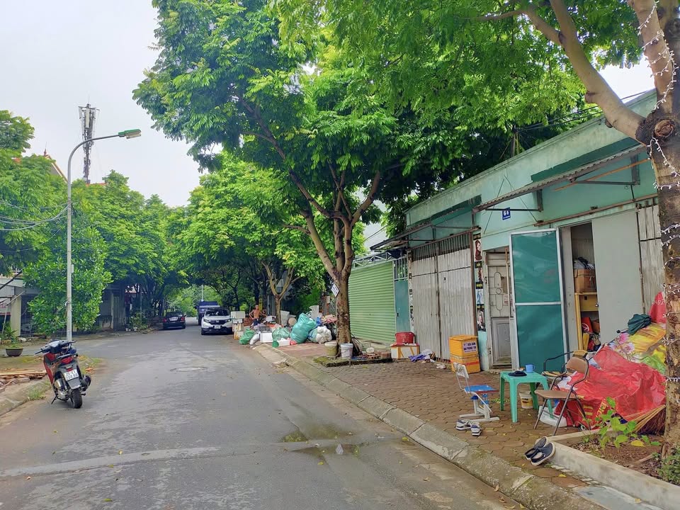 Nhà 5 tầng lô góc Đông Ngạc 42m² - Đầu tư tiềm năng, gần hồ công viên