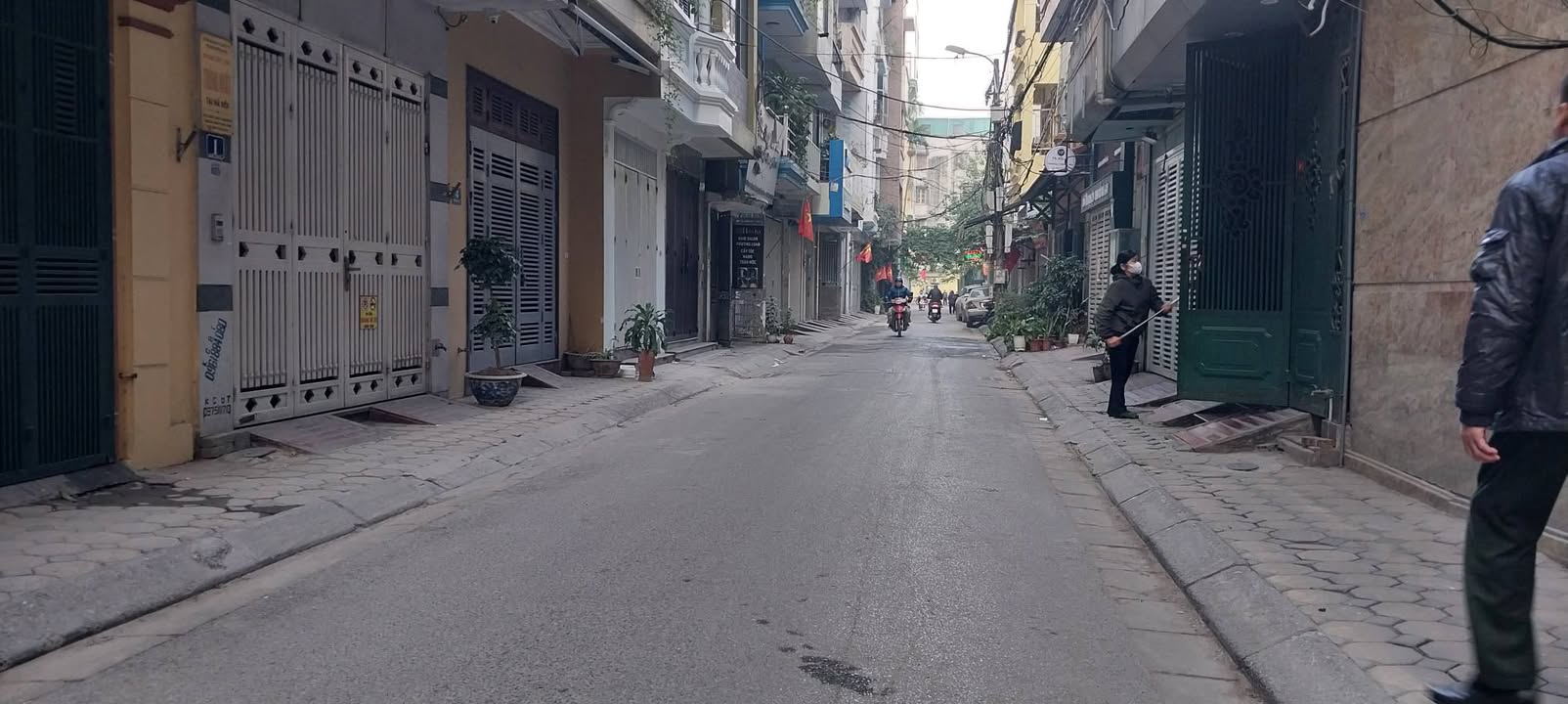 Nhà đẹp ngõ 106 Hoàng Quốc Việt 50m² giá 23 tỷ - Ô tô tránh, thương lượng hợp lý!