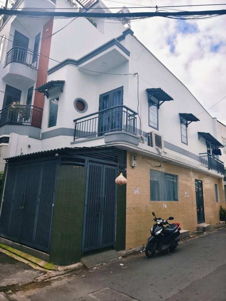 Nhà 2 mặt tiền hẻm xe tải Lũy Bán Bích 57m² giá 6.2 tỷ - Cơ hội đầu tư tuyệt vời!