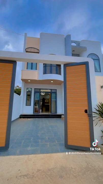 Bán gấp 2 căn Townhouse Thôn 3, Cư ÊBur 135m² giá 3.65 tỷ - Thiết kế hiện đại, full nội thất!