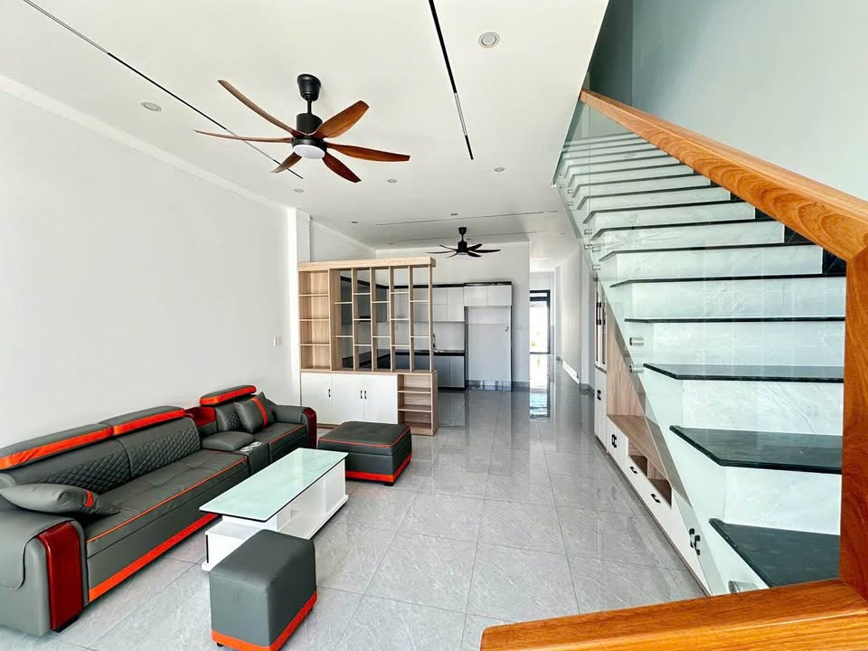 Nhà mặt tiền đường nhựa Ywang, 135m² giá 2.95 tỷ - Nội thất hoàn thiện hiện đại!