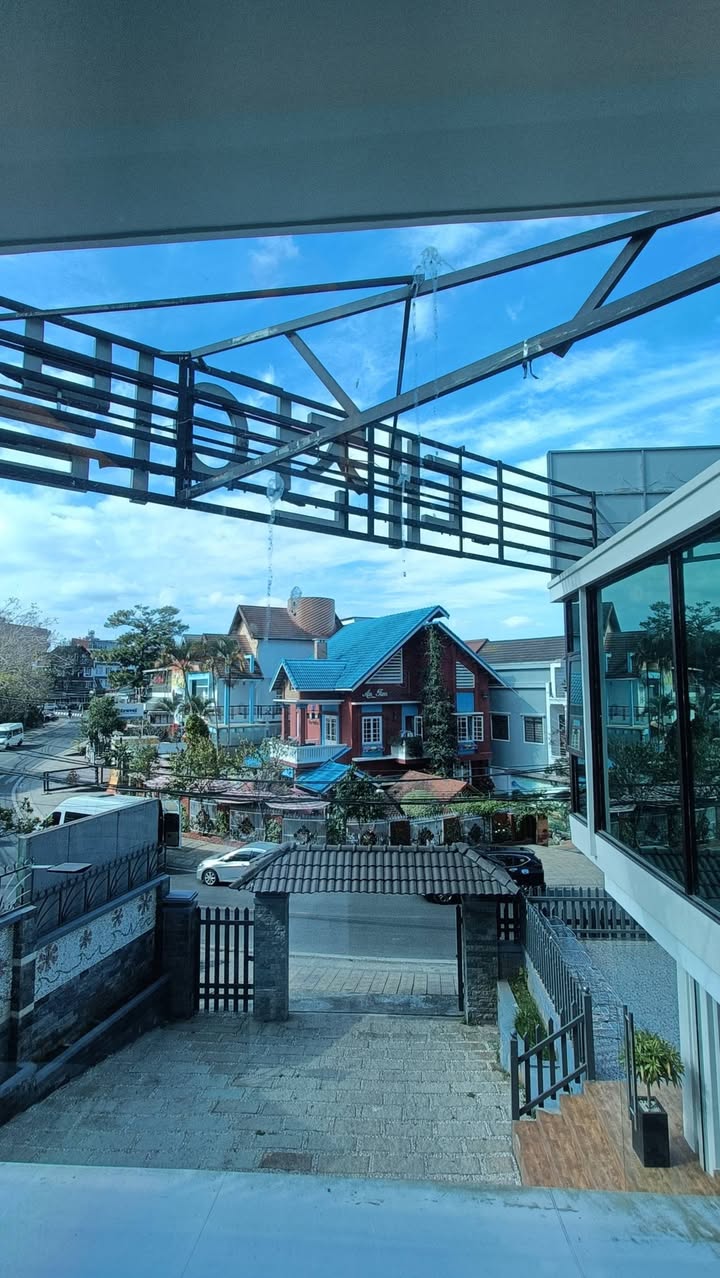 Nhà mặt tiền kinh doanh Đà Lạt 217m² - Vị trí đắc địa gần Crazy House!