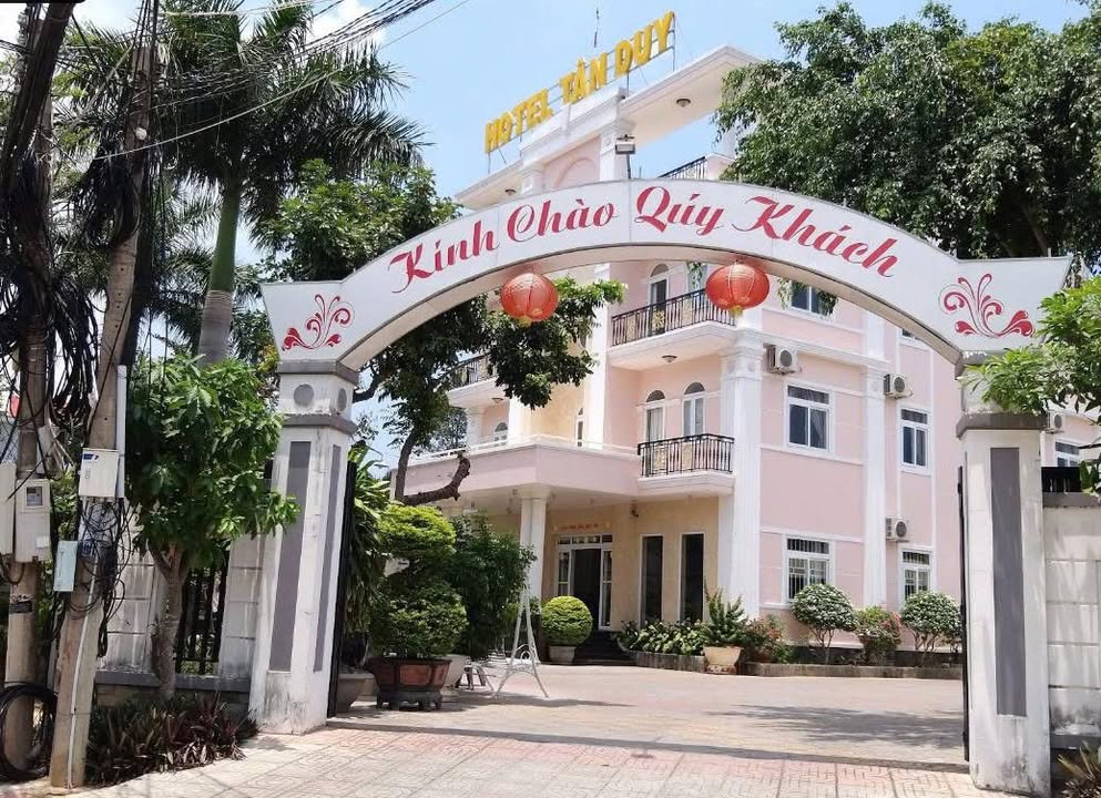 Khách sạn cho thuê tại Thị trấn Phước Bửu 1360m² giá 120 triệu - Vị trí đắc địa giữa trung tâm!