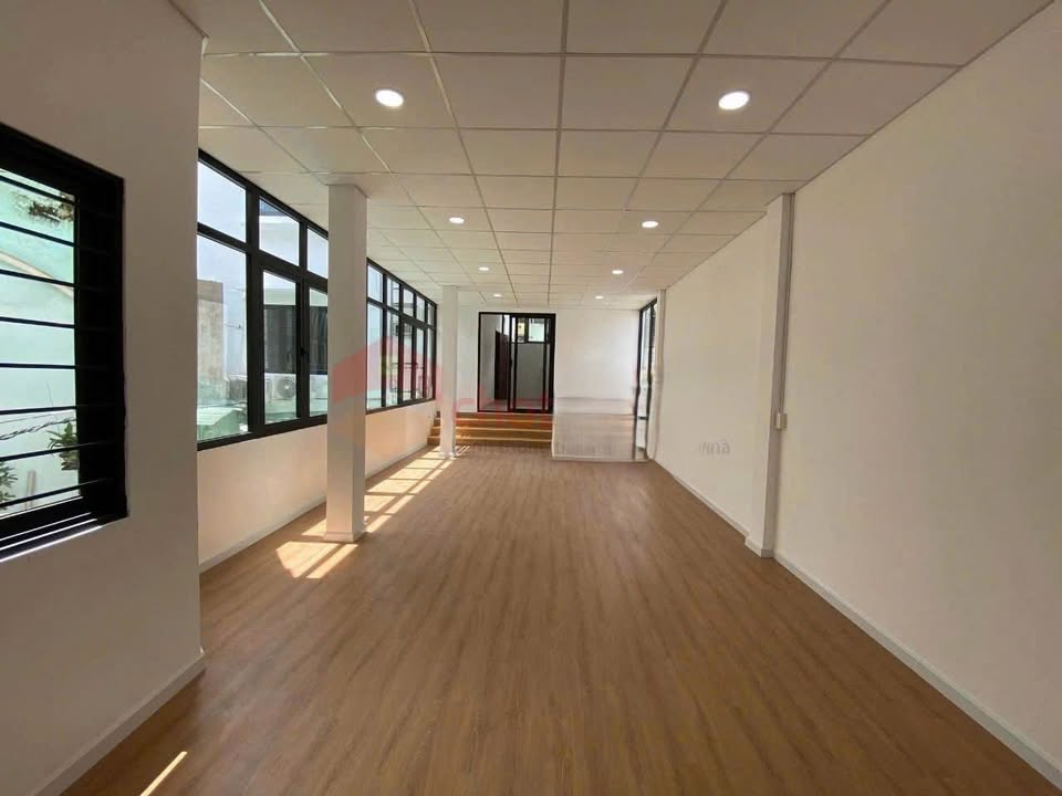Studio cho thuê Nguyễn Trọng Tuyển, Phú Nhuận 140m² - Mặt bằng rộng rãi, thoáng đãng!