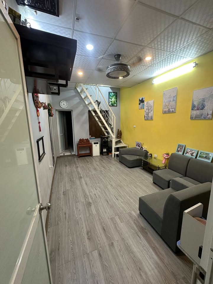 Căn hộ cho thuê tại Đường Láng, Đống Đa - 3 phòng ngủ, giá 9 triệu/tháng - Đầy đủ nội thất cơ bản!