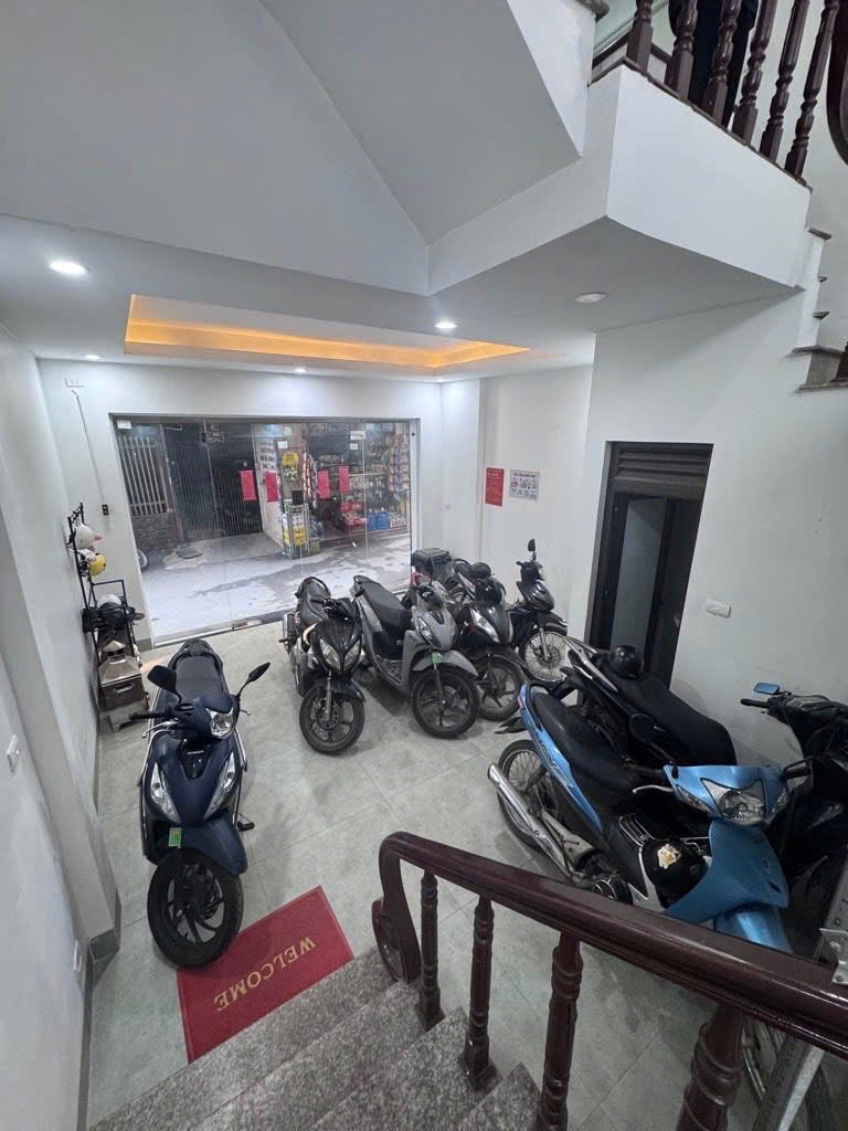 Bán nhà Dịch Vọng, Cầu Giấy 45m² giá 18.4 tỷ - Ô tô vào nhà, kinh doanh thuận lợi!