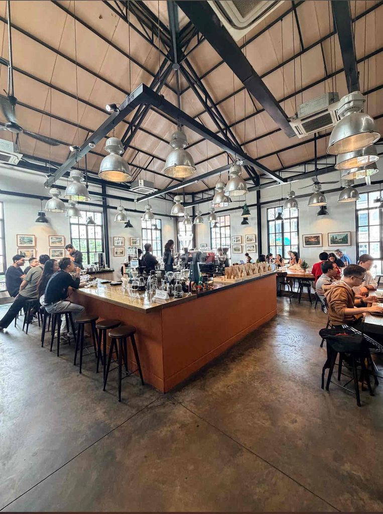 Căn hộ cho thuê 120m² tại Quận 1 - View phố đi bộ Nguyễn Huệ, lý tưởng làm F&B hoặc văn phòng đại diện!