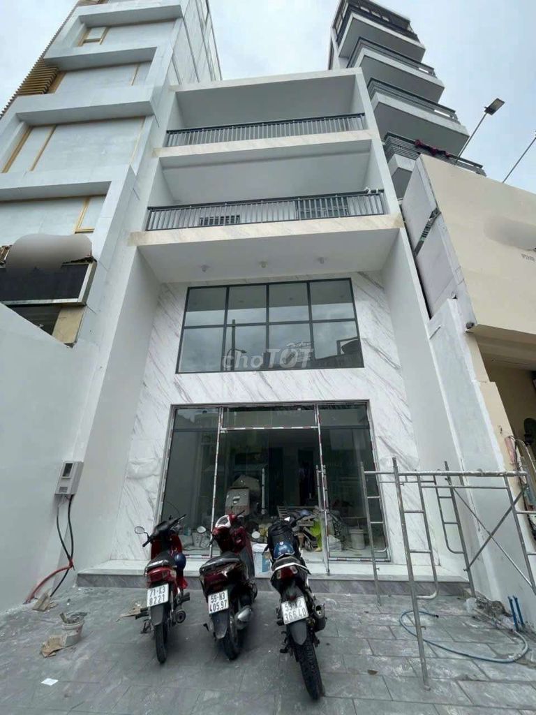 Showroom 83 Trần Huy Liệu, Quận Phú Nhuận 500m² giá 90 triệu - Nhà mới có thang máy!