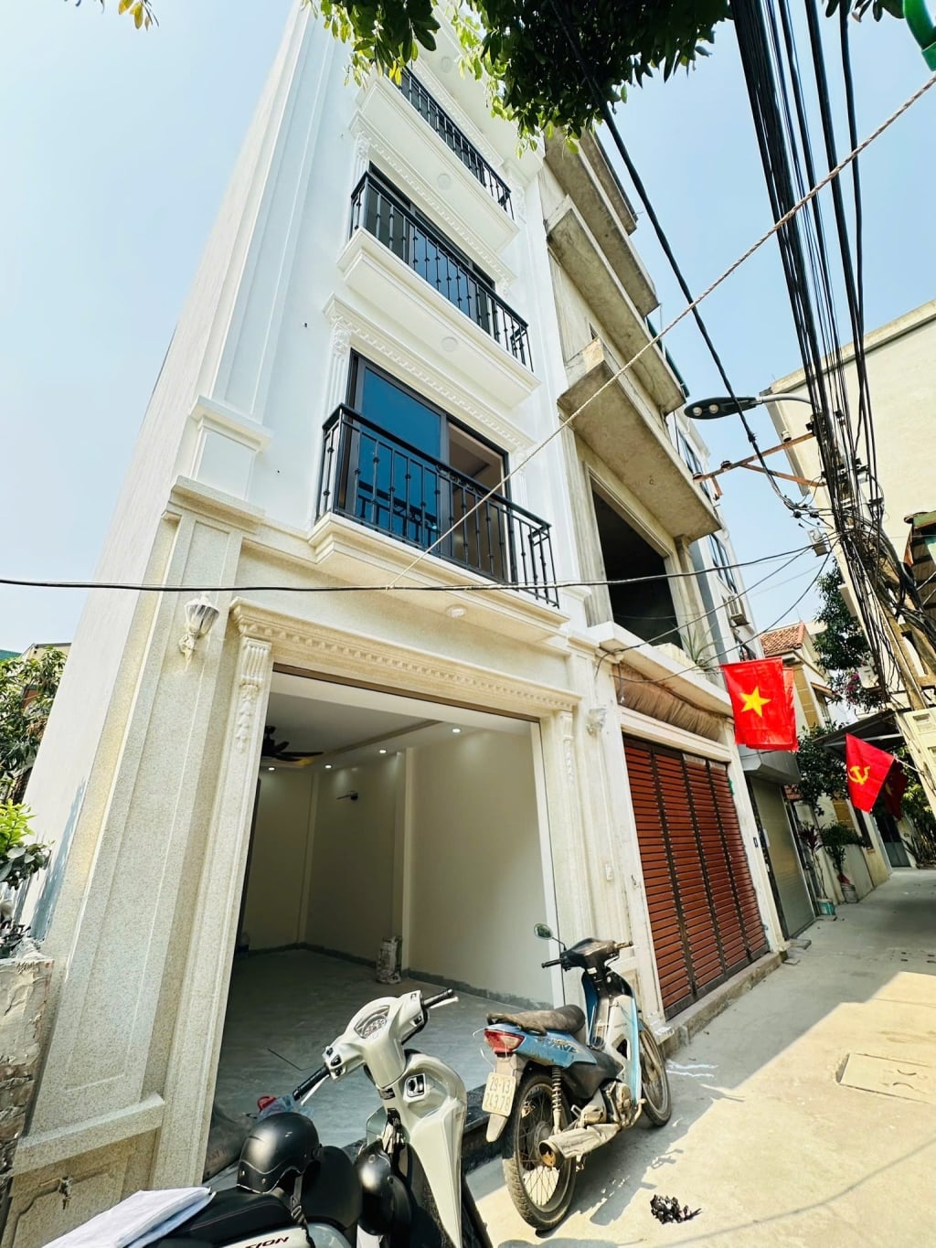 Nhà 4 tầng Kim Chung 40m² giá 6.95 tỷ - Thiết kế hiện đại, sẵn sổ chính chủ!