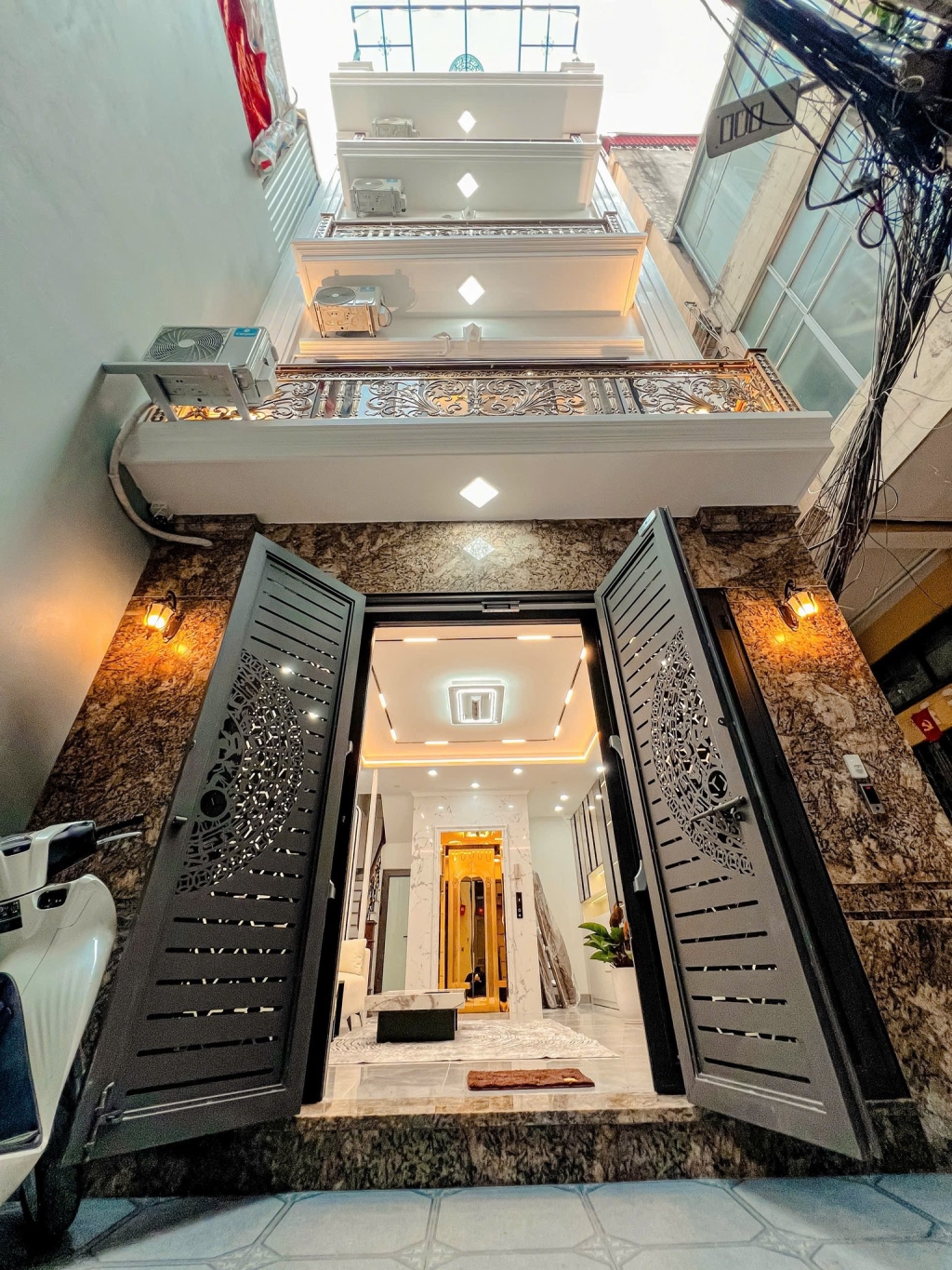 Nhà 6 tầng Trần Khát Chân, Hai Bà Trưng 42m² giá 13.9 tỷ - Lô góc thoáng đãng, sẵn sàng vào ở!