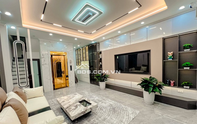 Nhà Đẹp Thang Máy Lô Góc Trần Khát Chân, Hai Bà Trưng, 42m² giá 13.9 tỷ - Sẵn sàng vào ở!