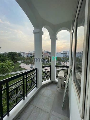 Bán Biệt Thự 2 Mặt Tiền Quận 2 - KDC Nguyễn Duy Trinh 213.9m² - Sở hữu ngay không gian sống đẳng cấp!