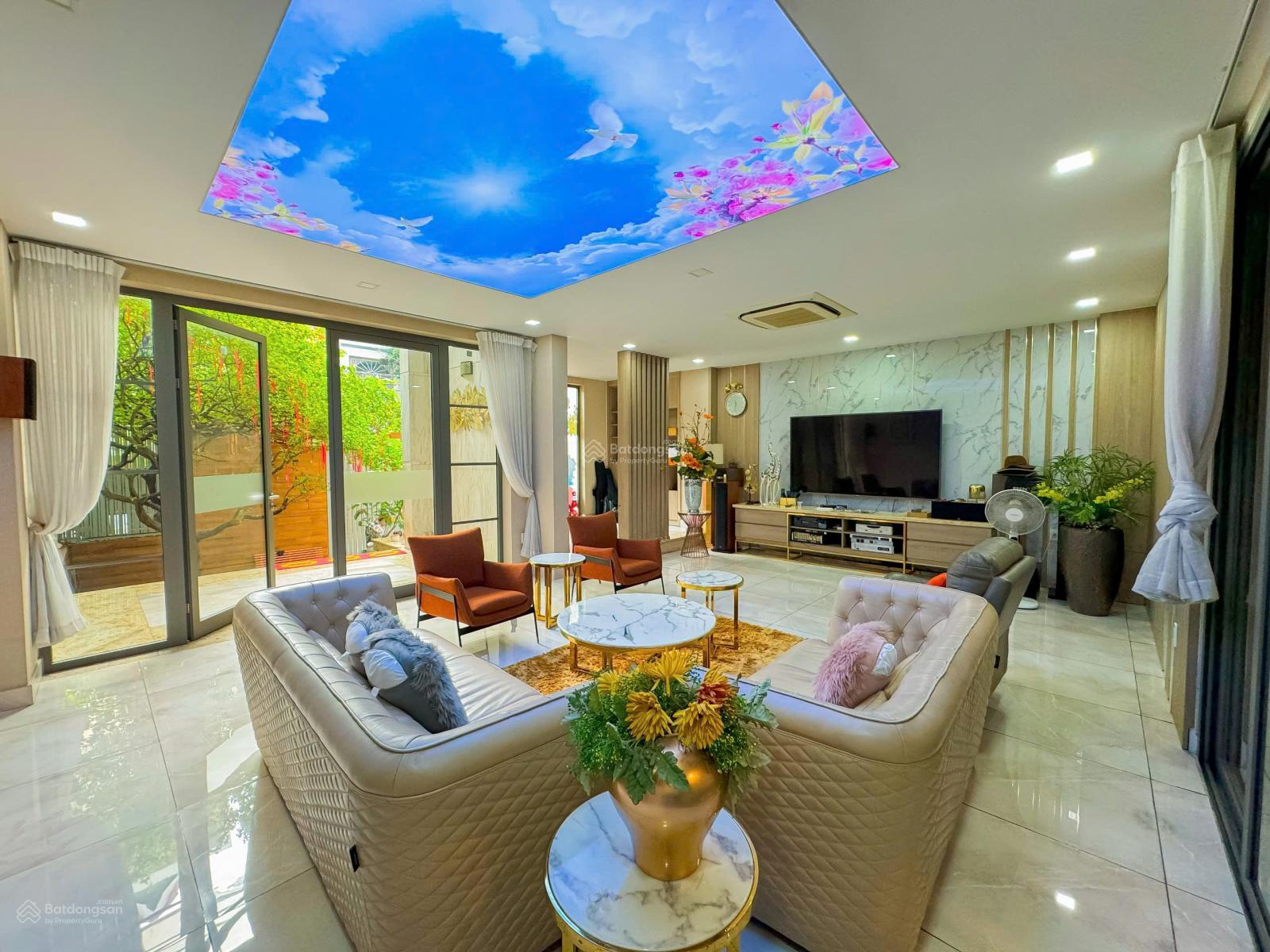 Bán gấp biệt thự phố 7 tầng Tân Bình 246.5m² giá 69 tỷ - Thiết kế sang trọng, nội thất 5 sao