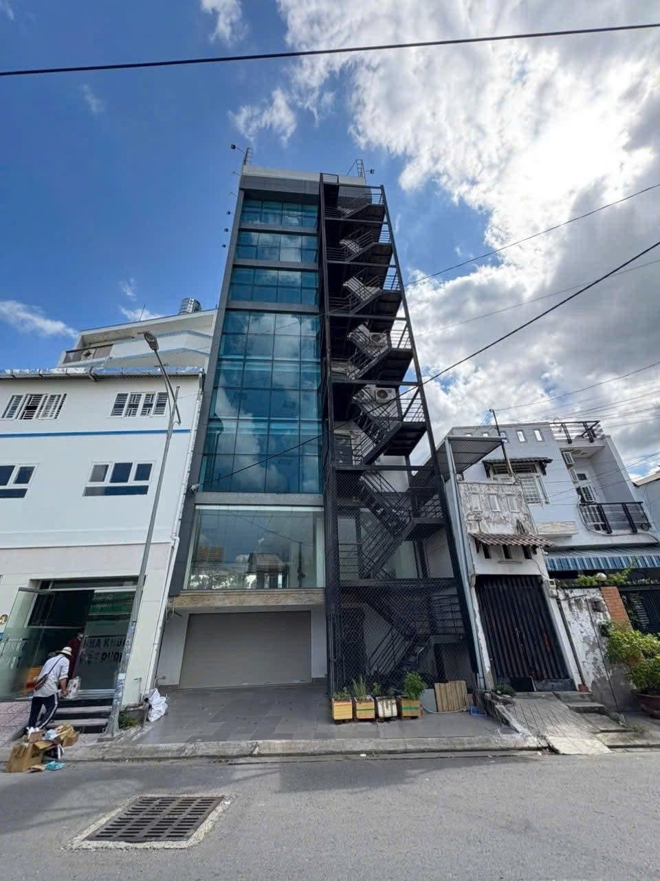 Cho thuê tòa nhà mặt tiền Võ Văn Kiệt, Ninh Kiều 144m² - Vị trí đắc địa, phù hợp làm văn phòng!