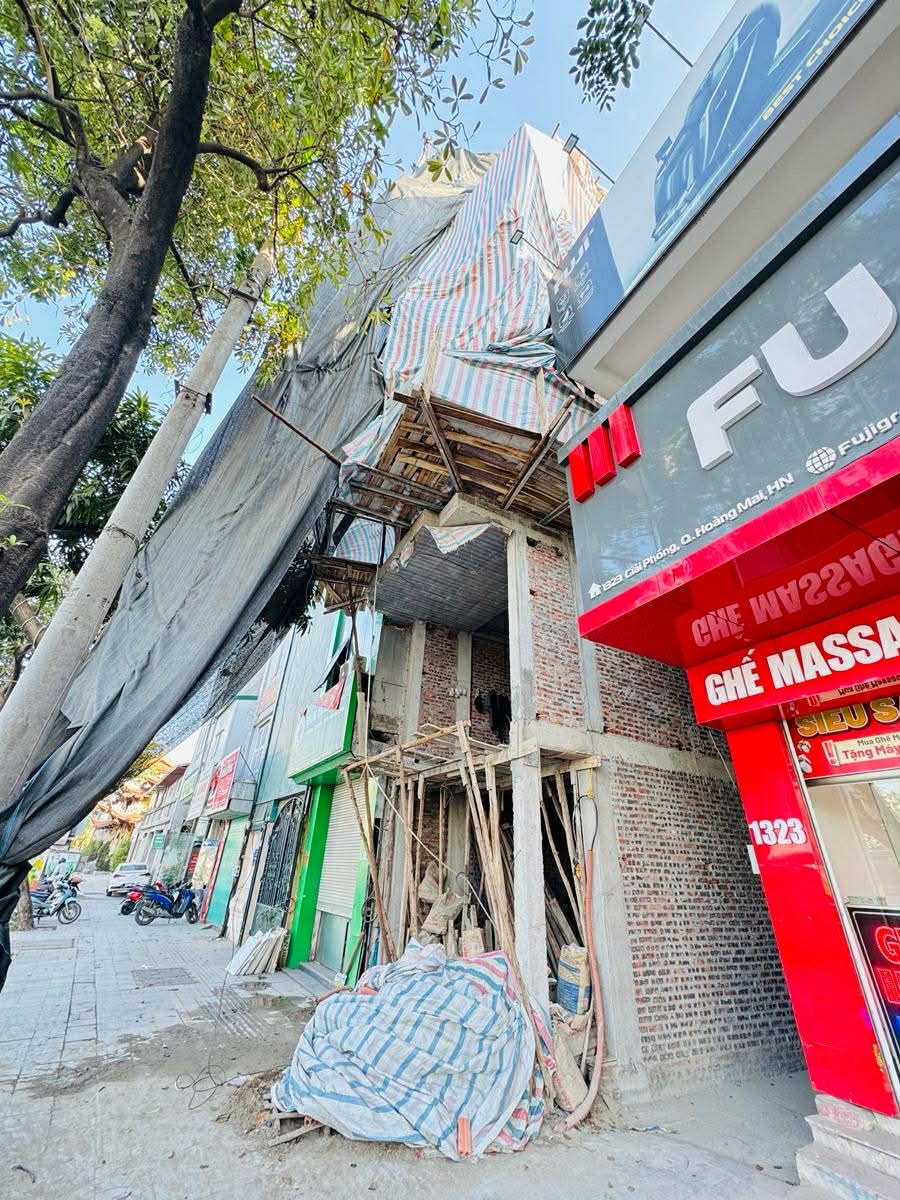 Bán mặt phố Giải Phóng quận Hoàng Mai 20m² giá 8 tỷ - Kinh doanh sầm uất ngay bến xe!