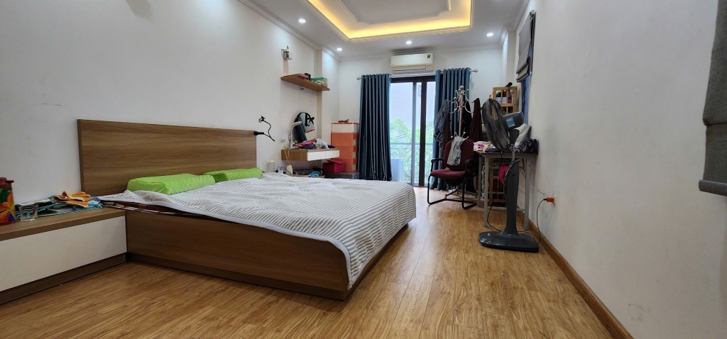 Nhà phố Hồng Tiến Long Biên 45m² giá 14.7 tỷ - Kinh doanh đỉnh, ô tô vào nhà!