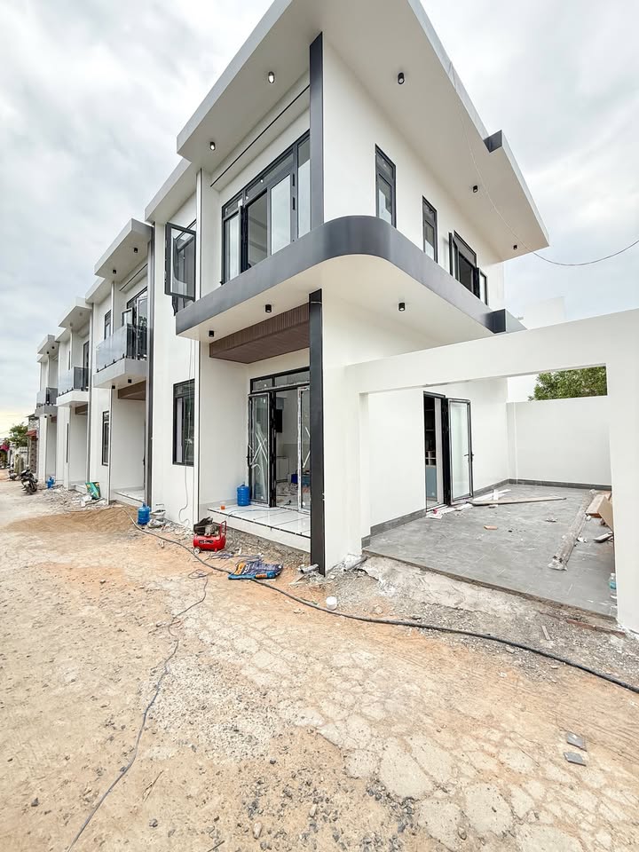 Nhà phố Cam Lộc cũ 98m² giá 2.6 tỷ - Full nội thất, sẵn sàng ở ngay!