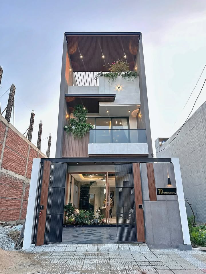 Nhà 3 tầng mới 100% tại Đường Thanh Lương 12, Đà Nẵng - Giá chỉ 8.7 tỷ!