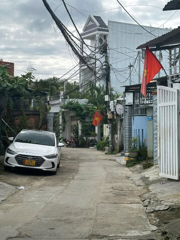 Nhà kiệt ô tô tránh Hoàng Văn Thái, 103m² giá 4.x tỷ - Ô tô đỗ trong nhà!