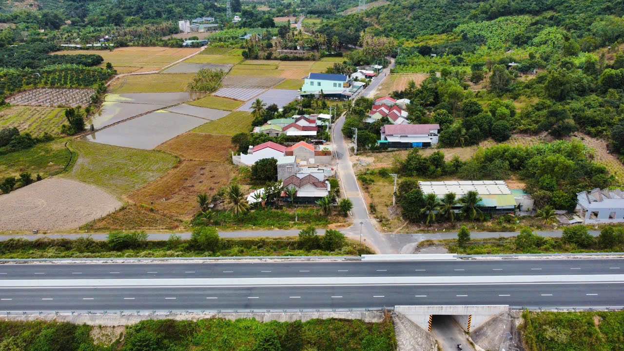 Đất nền Tân Khánh - Suối Tiên 150m² giá 872 triệu - Sổ hồng đầy đủ, vị trí thuận lợi!