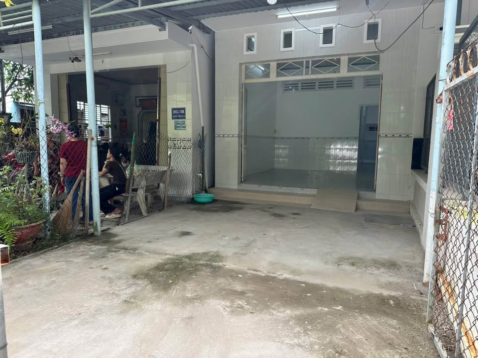 Nhà phố Long Xuyên 105m² giá 1 tỷ - Vị trí trung tâm tiện ích!